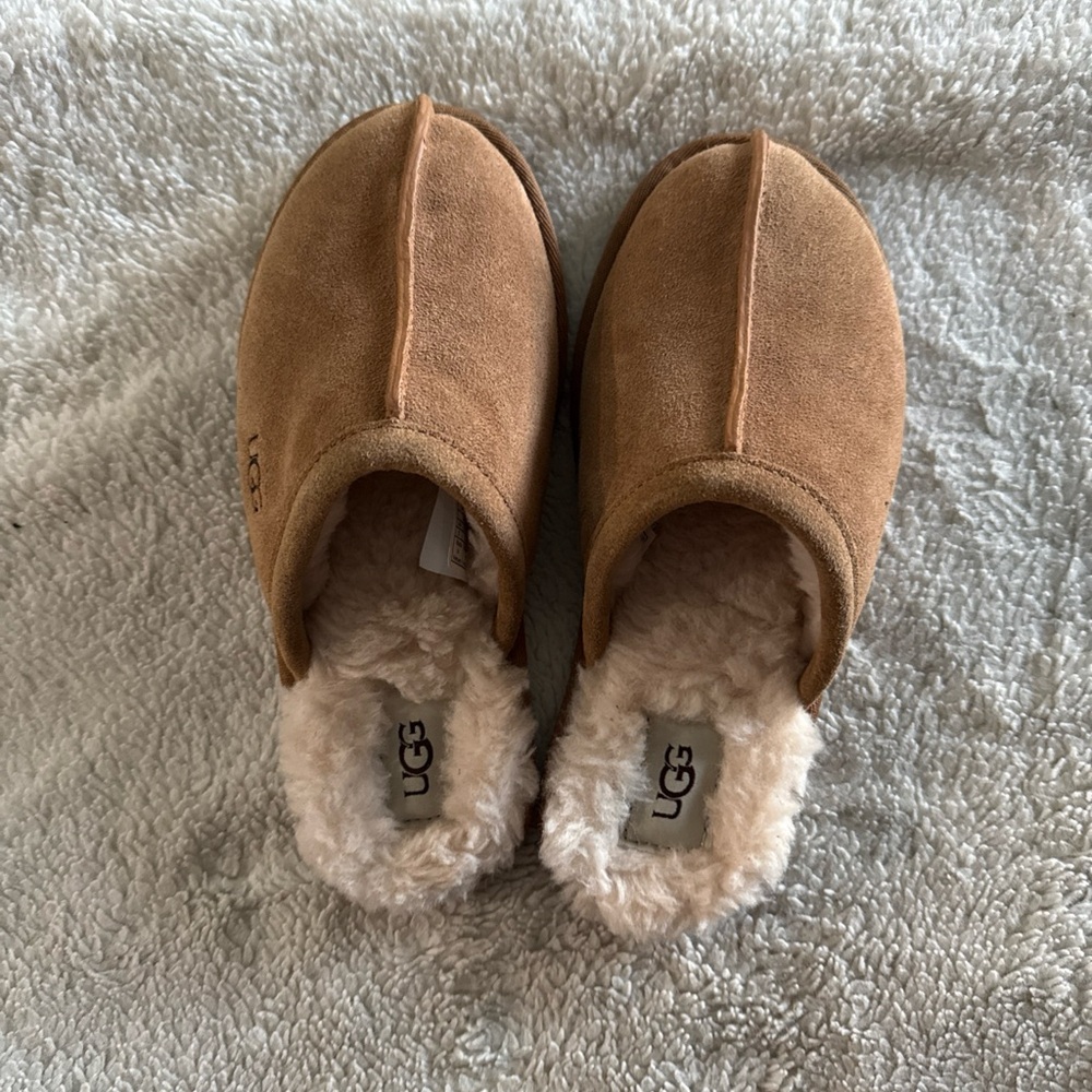 UGG Scuff Shearling   Slippers Chesnut Color Size 5
